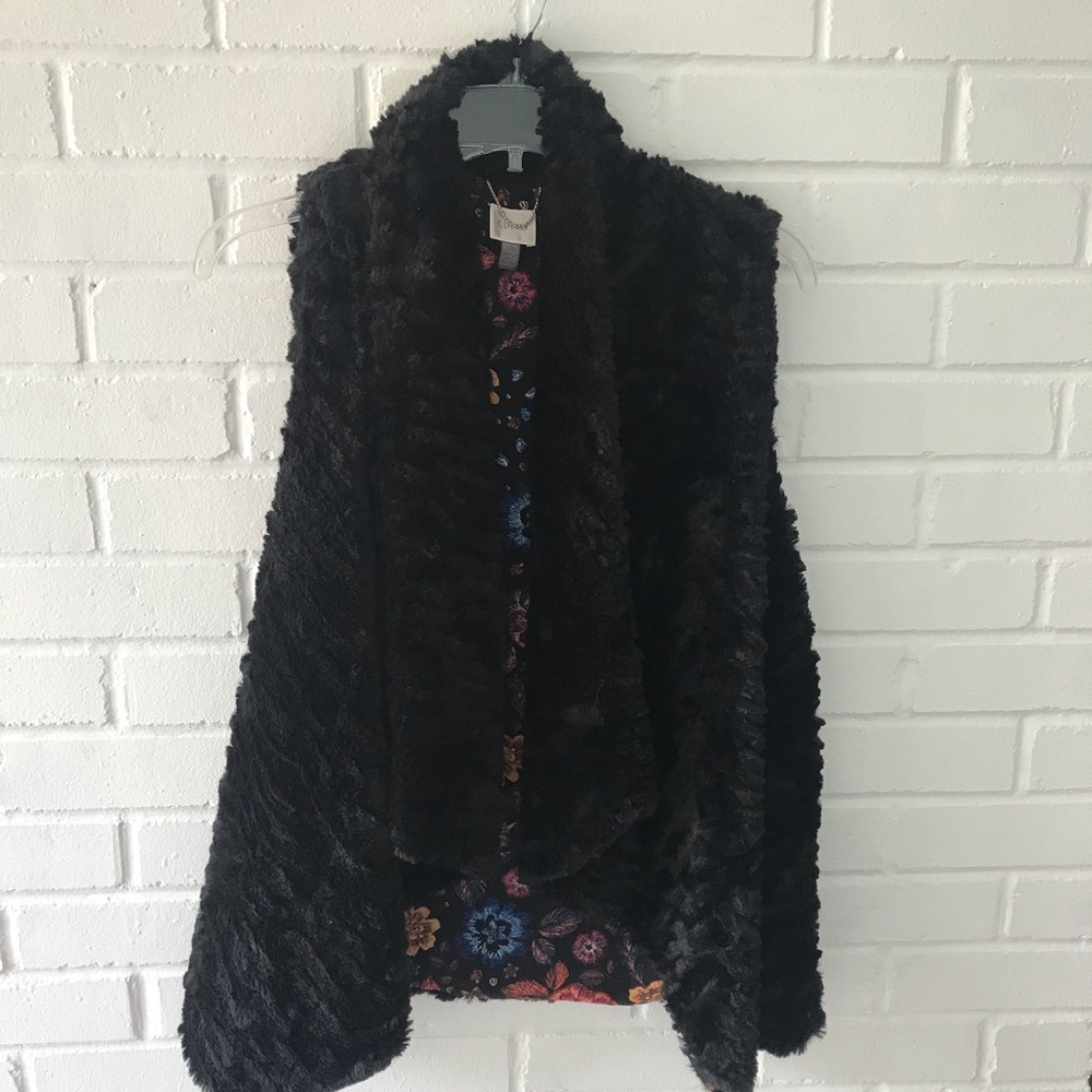 Fluffy and Dressy Soft Vest - L